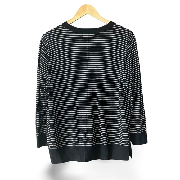 Banana Republic Women's Black and White Striped merino wool Crewneck Sweater - Picture 4 of 4